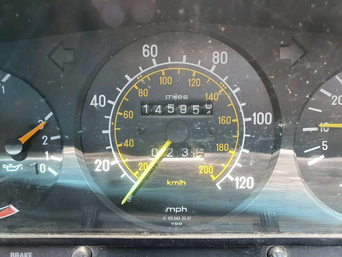 Merceded 230 CE 1985 - Image 2