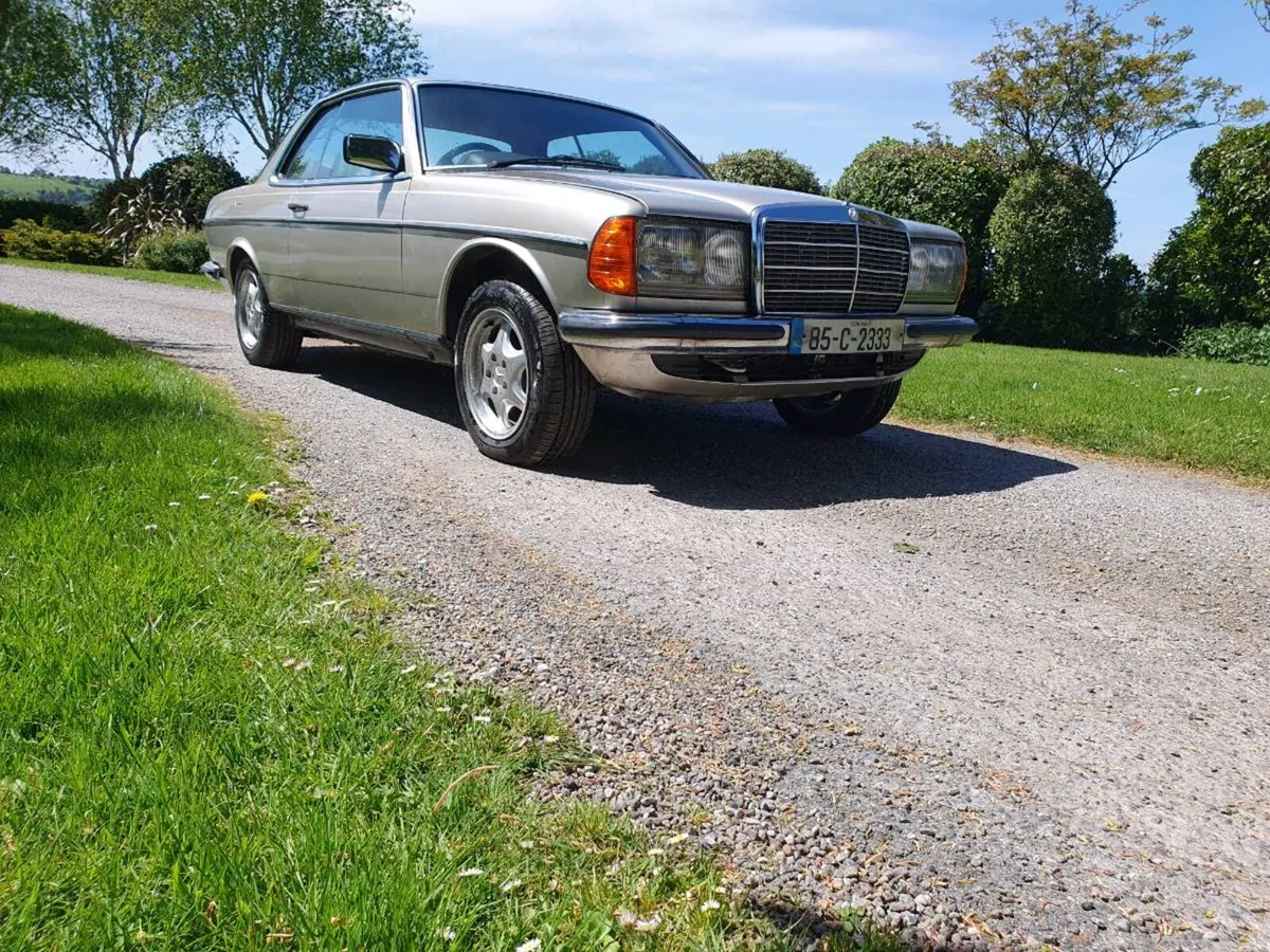 Merceded 230 CE 1985 - Image 1