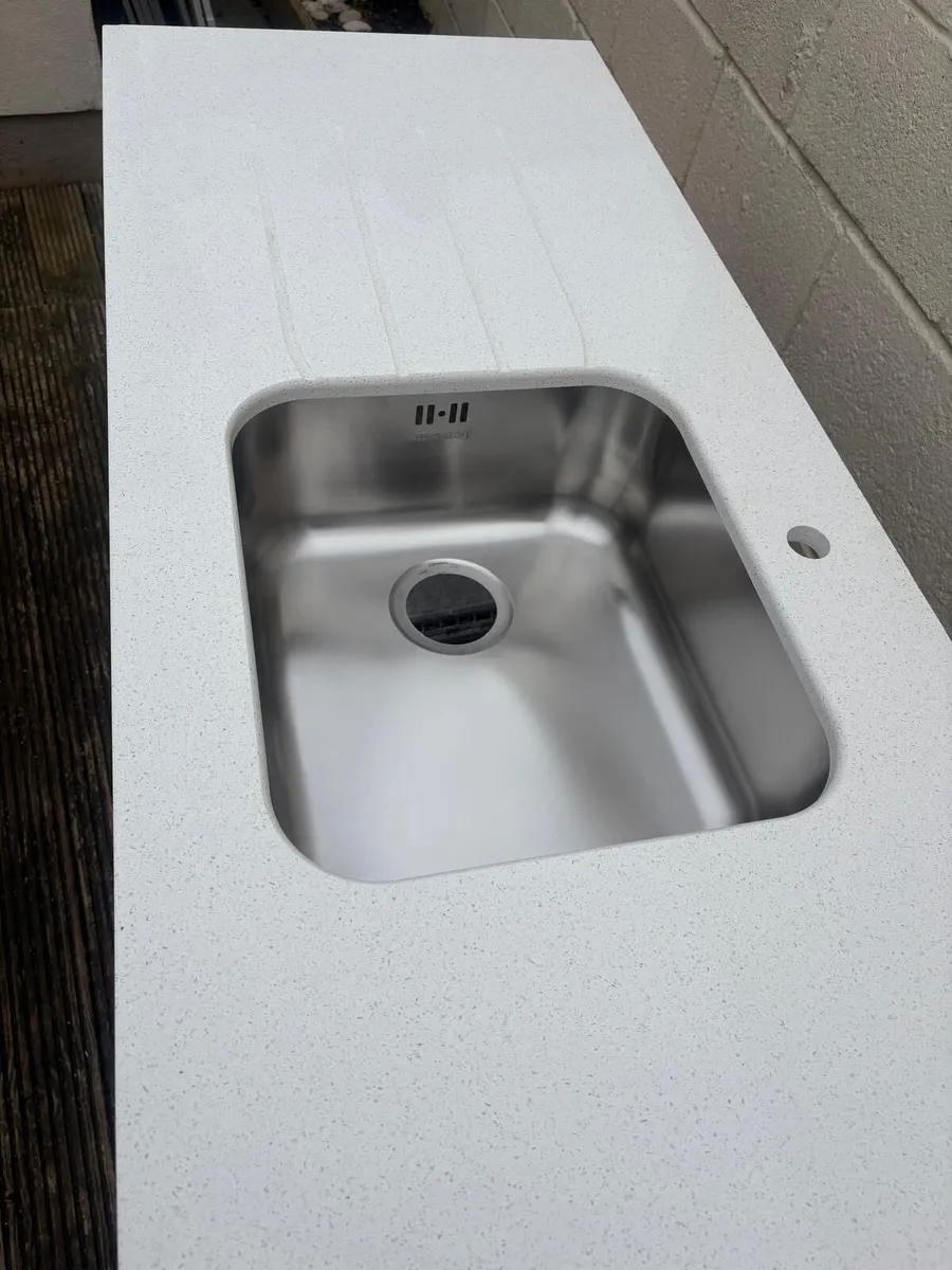 Kitchen countertop - Image 2