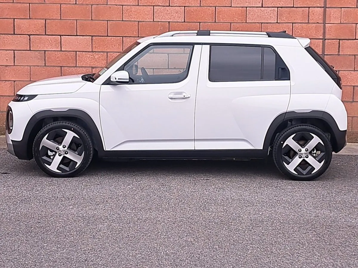 Hyundai INSTER Commerical Van Elegance with a 49 k - Image 3