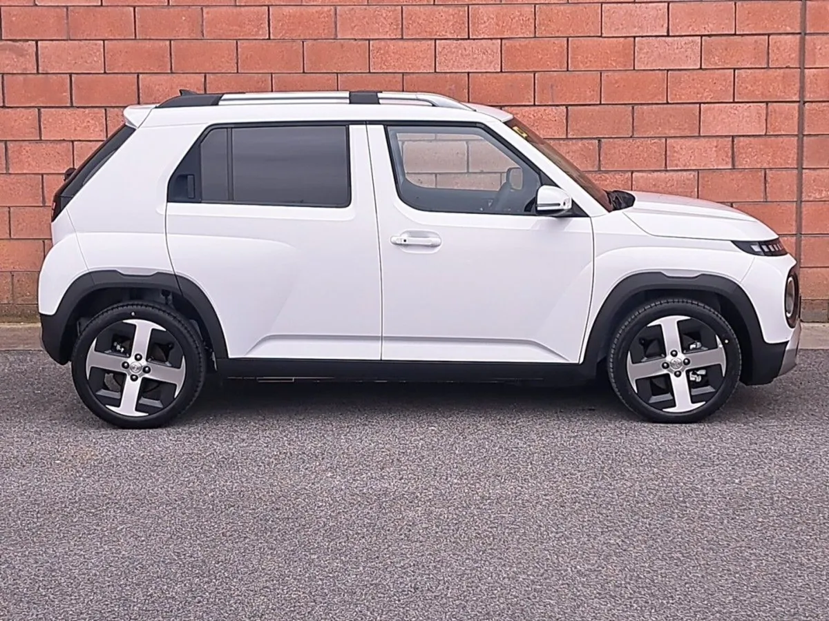 Hyundai INSTER Commerical Van Elegance with a 49 k - Image 4