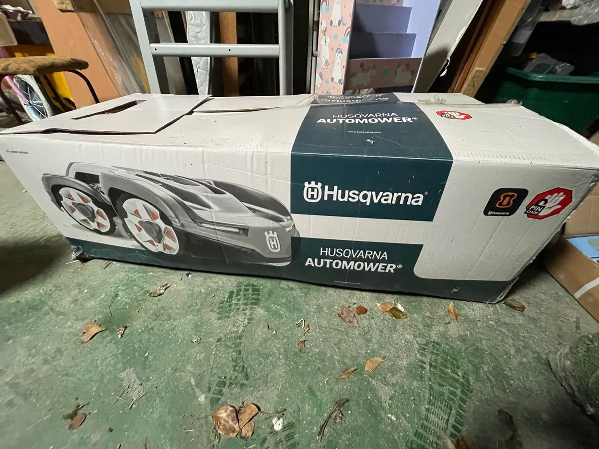 Husqvarna 435x Automower - Image 1