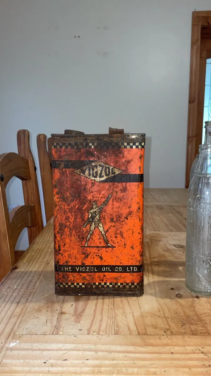 Vintage vigzol oil can