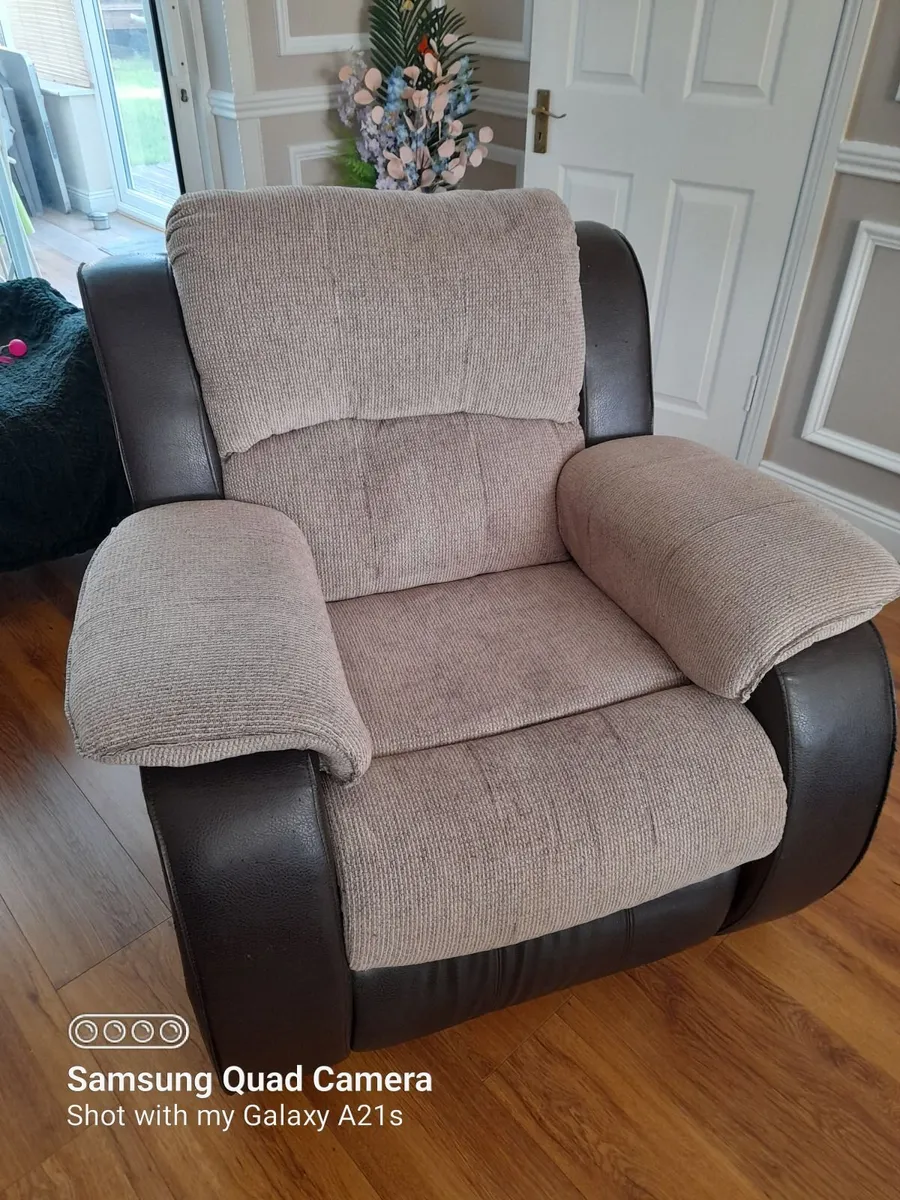 Recliner seat - Image 1