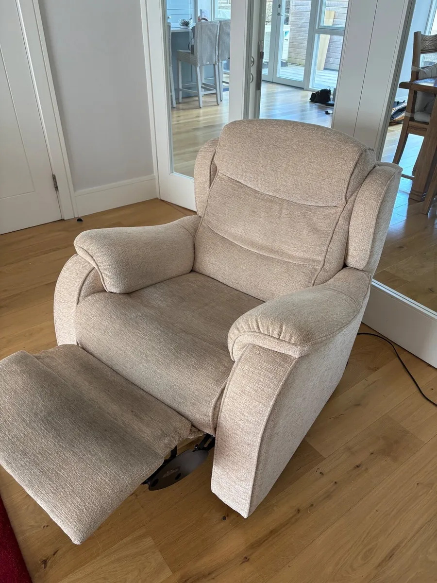 Parker Knoll Couch and 2 electric armchairs - Image 1