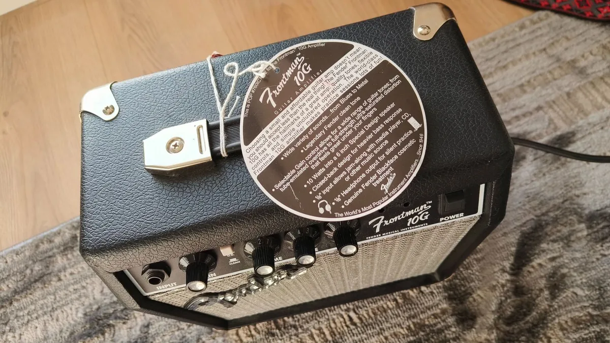 Fender Frontman 10G guitar amp - Image 2