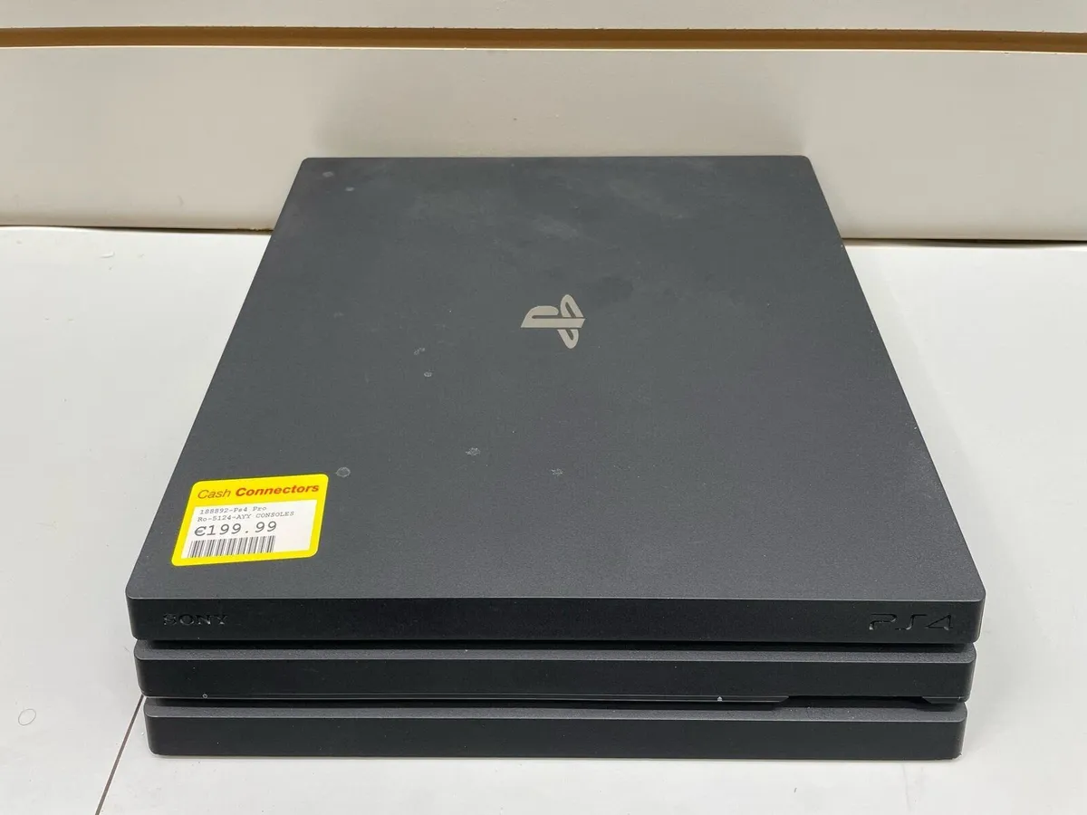 PS4 Pro - Image 1