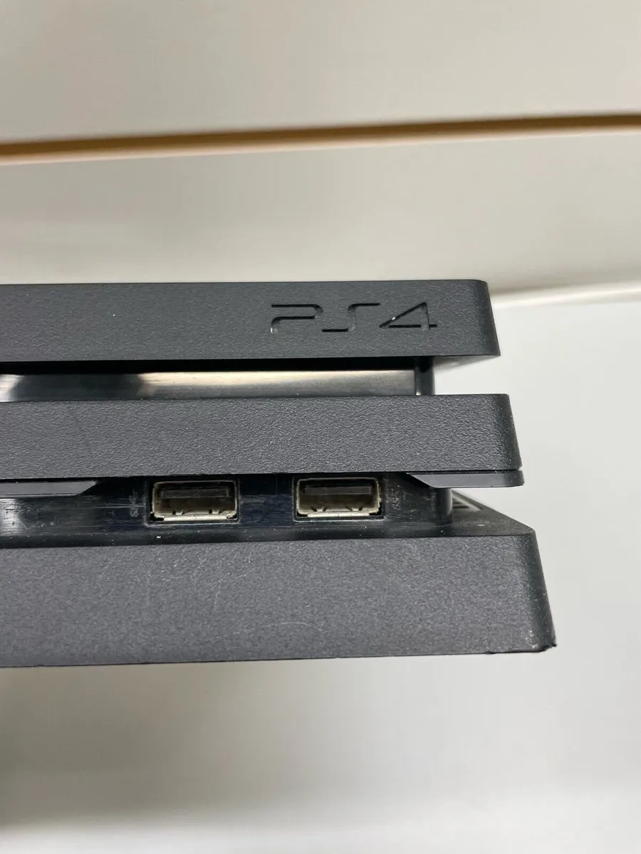 PS4 Pro - Image 3