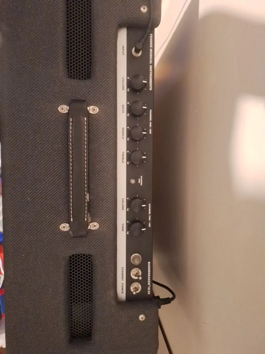 Fender BassBreaker 18/30W Combo AMP - Image 1
