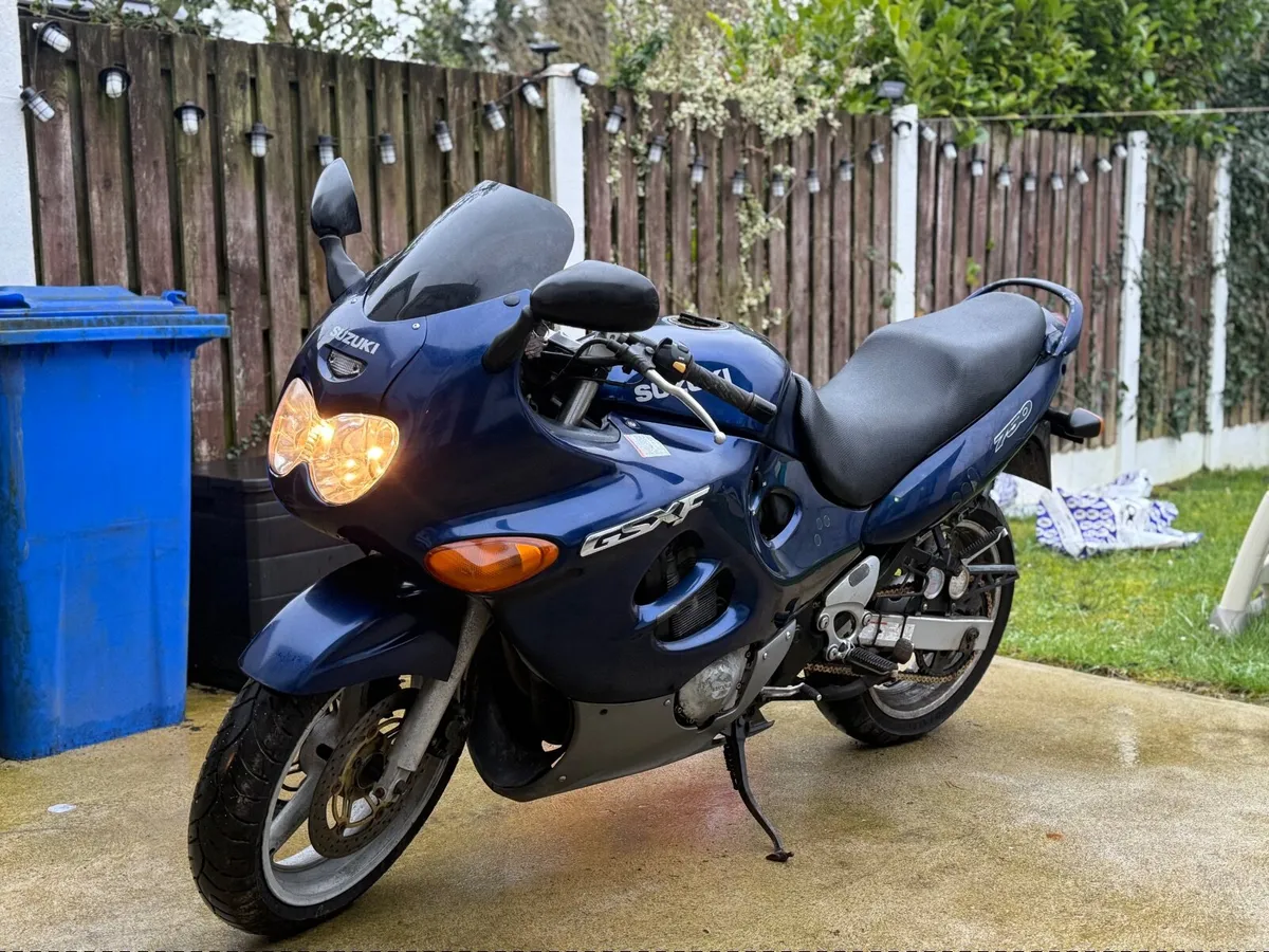 Suzuki gsx 750f €850 - Image 1