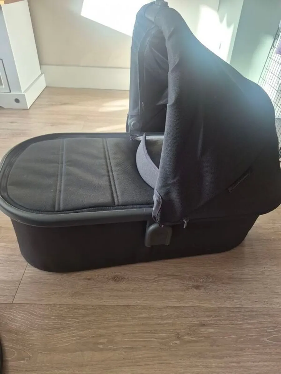 Uppababy Basinet Black - Image 2