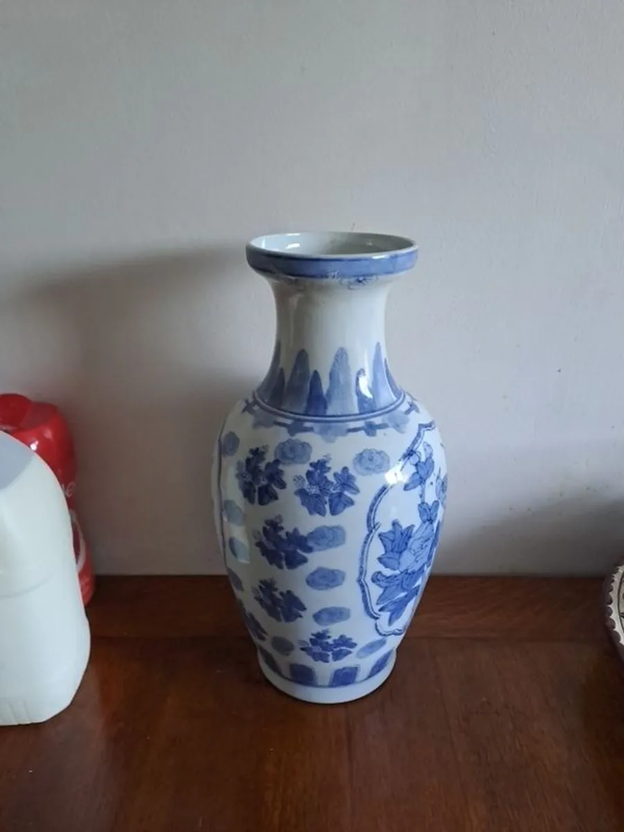 Lovely Decorative Vase - Image 3