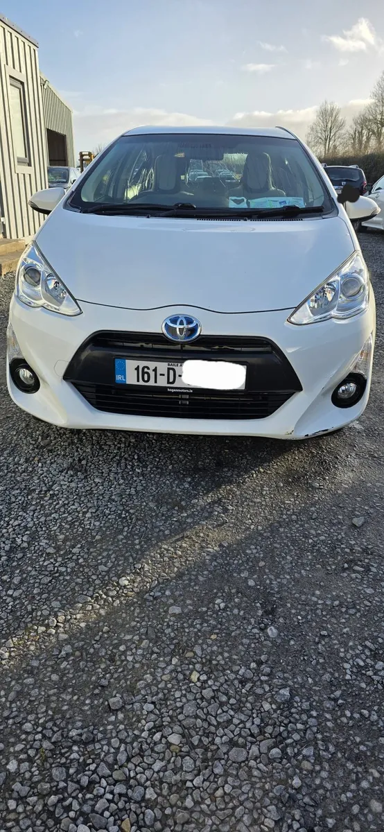 161 TOYOTA AQUA - Image 2