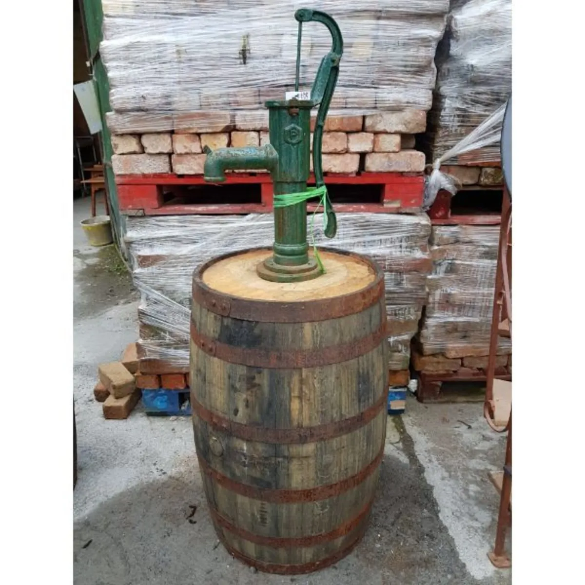 Cast Iron Pump – Small – H236 - Image 1