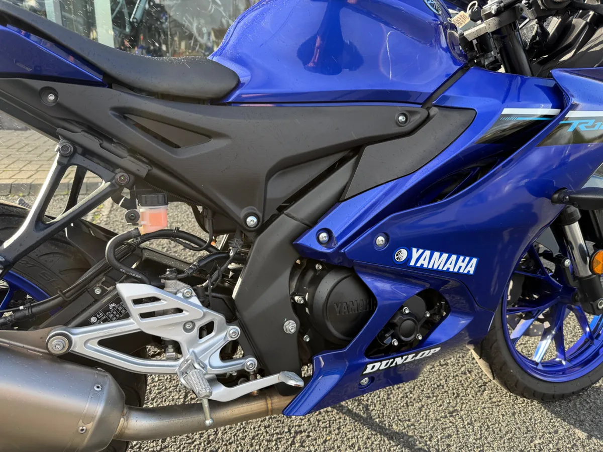 2025 Yamaha YZF R 125 - Image 3