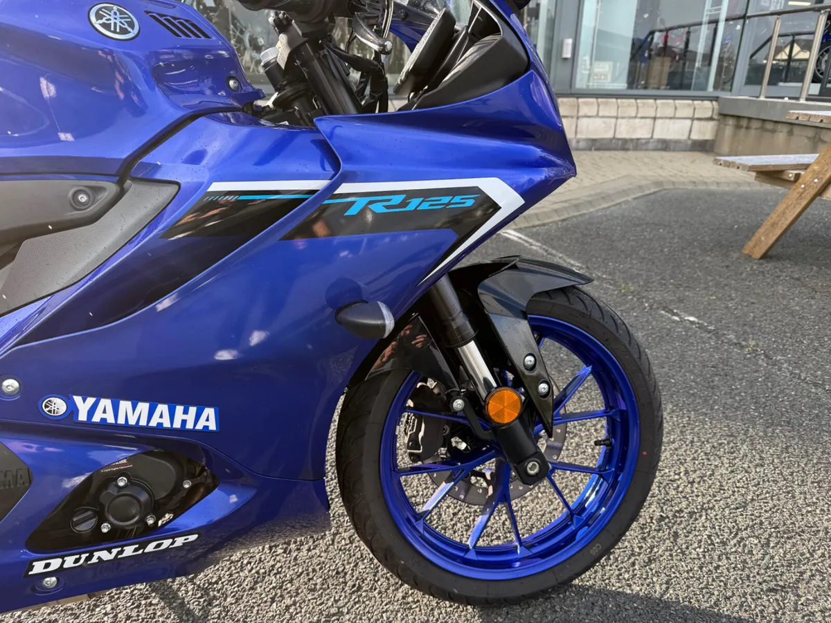 2025 Yamaha YZF R 125 - Image 2