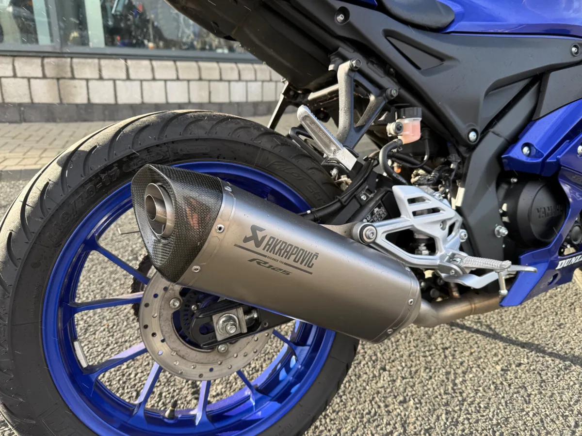 2025 Yamaha YZF R 125 - Image 4