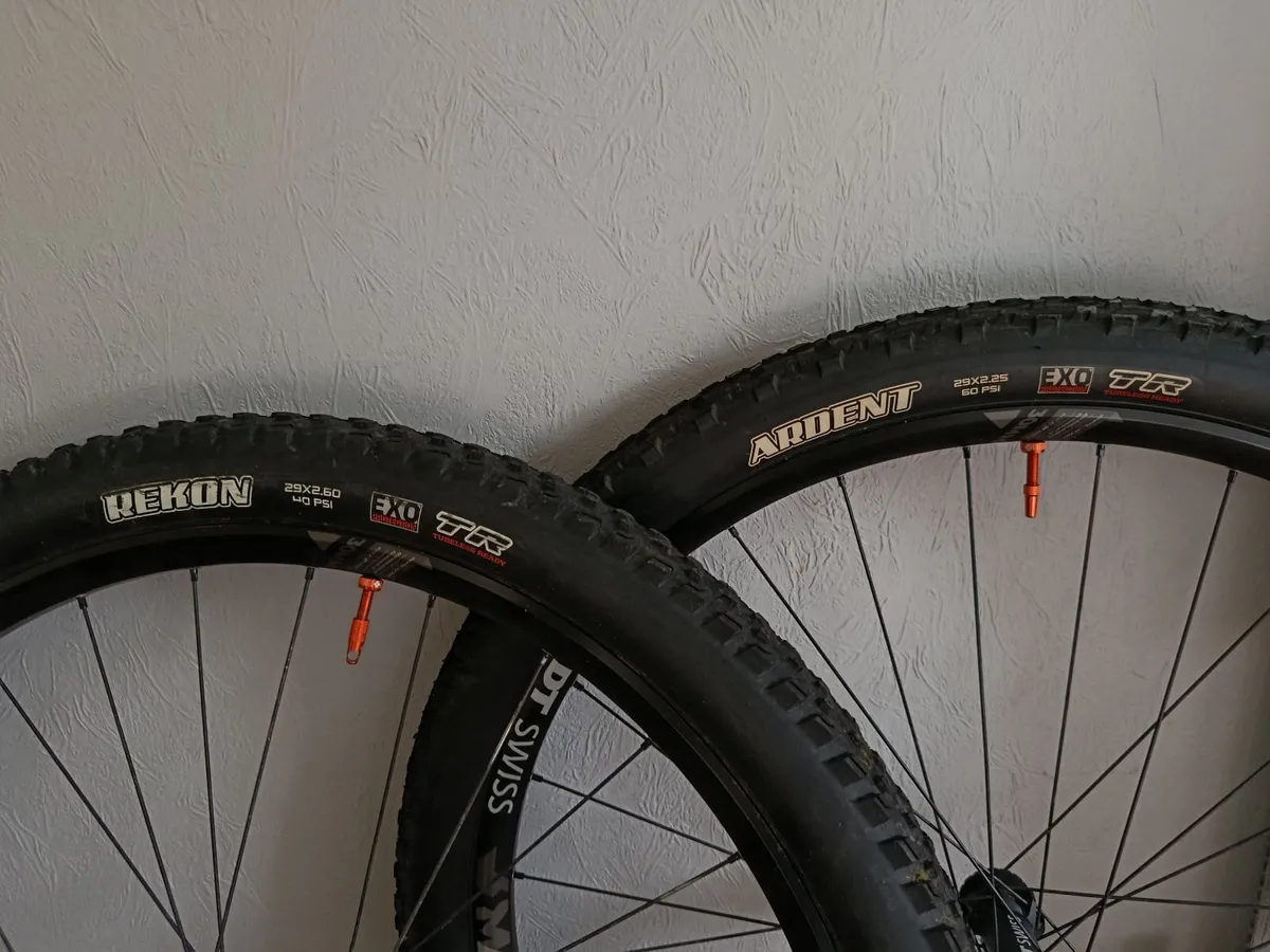 Dt swiss 1900 wheelset - Image 1