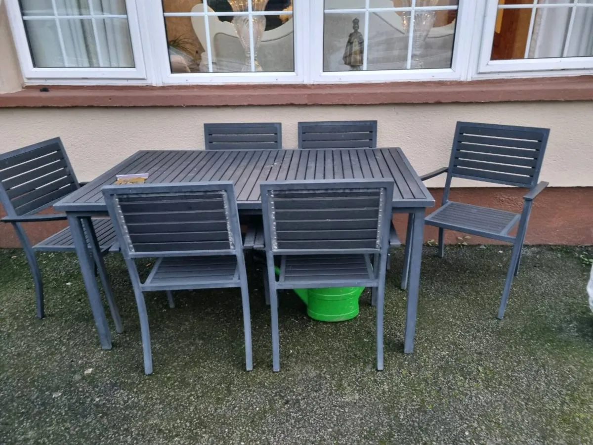 Garden table and chairs - Image 1