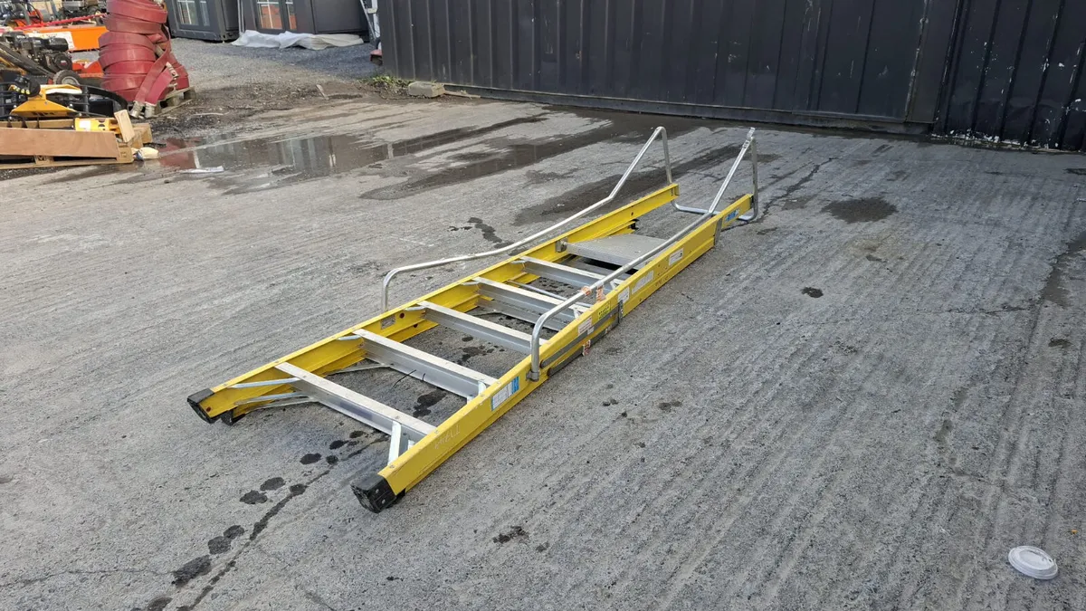 6 Step Podium Ladder - Image 3