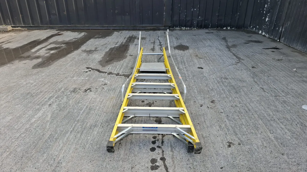 6 Step Podium Ladder - Image 2