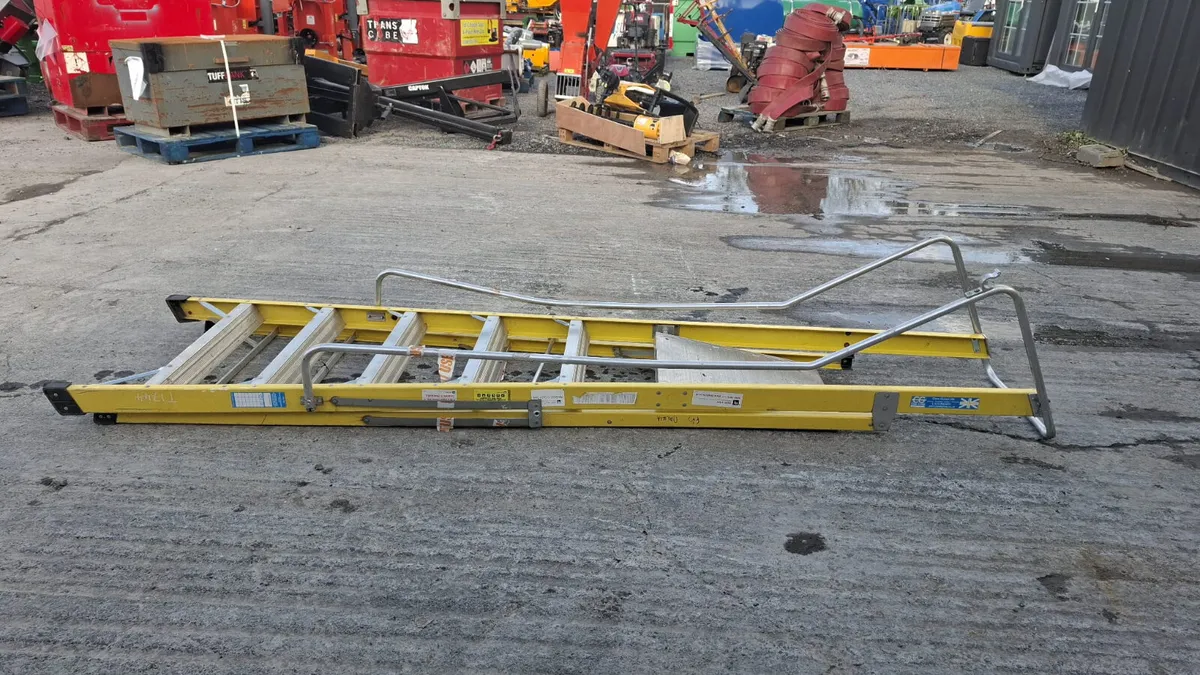 6 Step Podium Ladder - Image 4