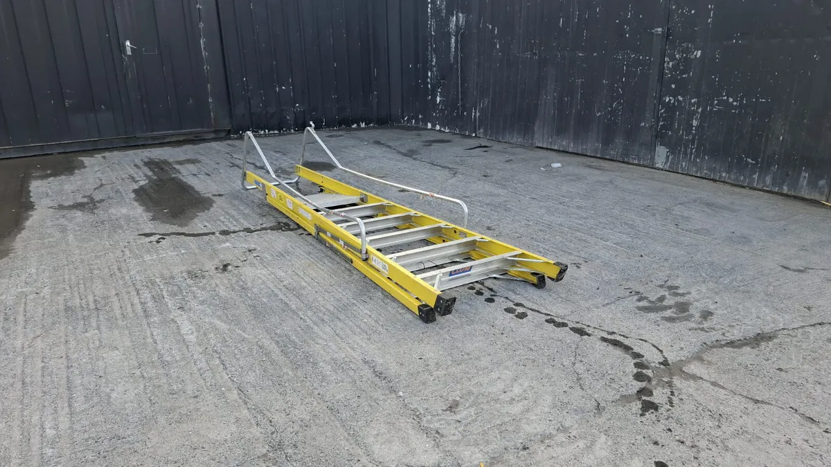 6 Step Podium Ladder - Image 1