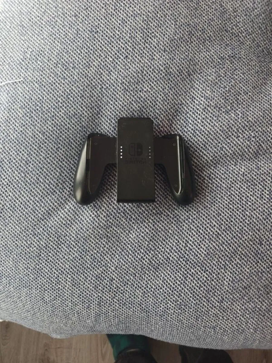 Nintendo Switch Console Multiplayer Bundle - Image 2