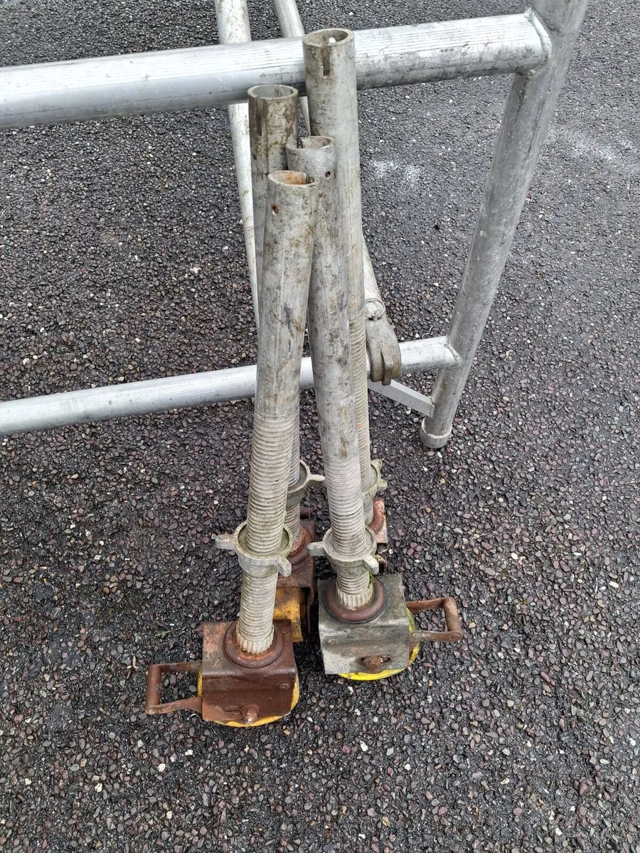 Aluminum Tower scaffolding for sale - Image 4