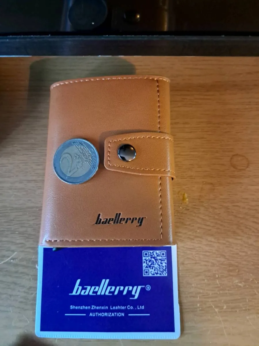 Leather Anti Theft Card Wallets.  Compact Size - Image 1
