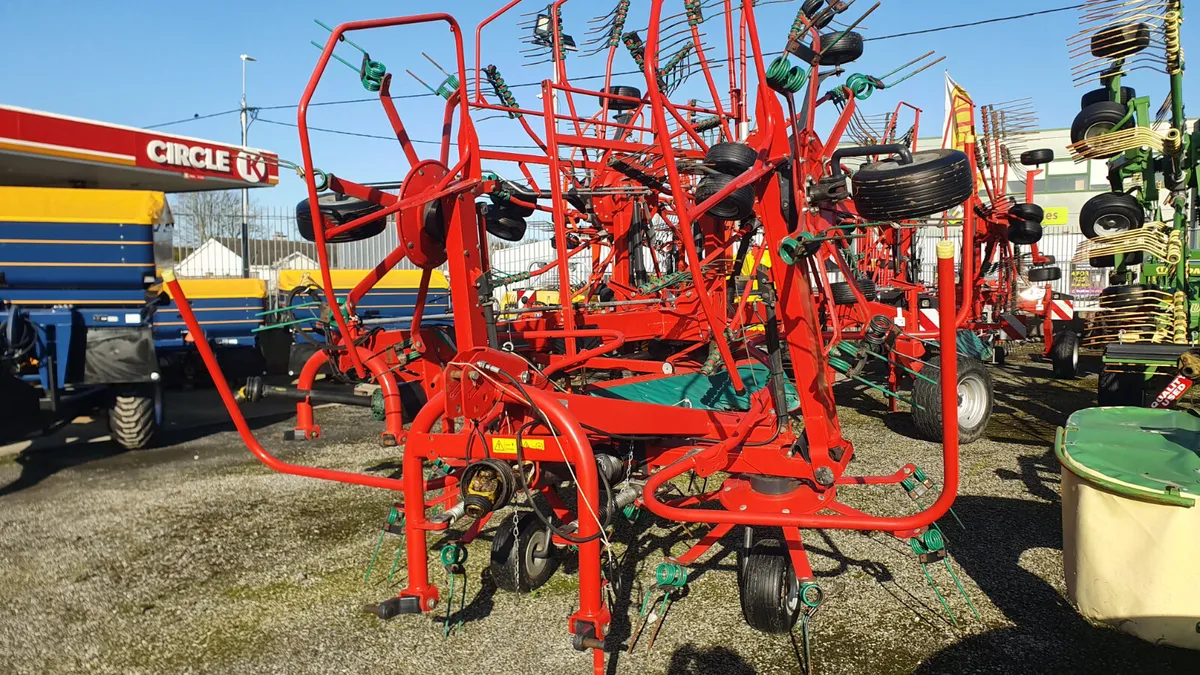 2019 Kverneland 8555 4 Rotor Tedder - Image 1