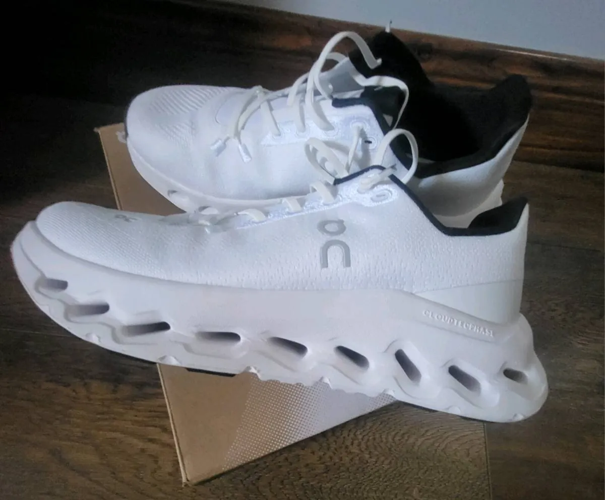 On runners - Image 3