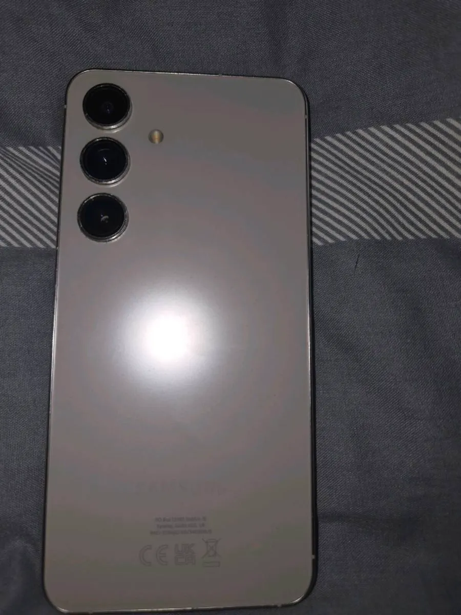 Samsung galaxy S24 - Image 4