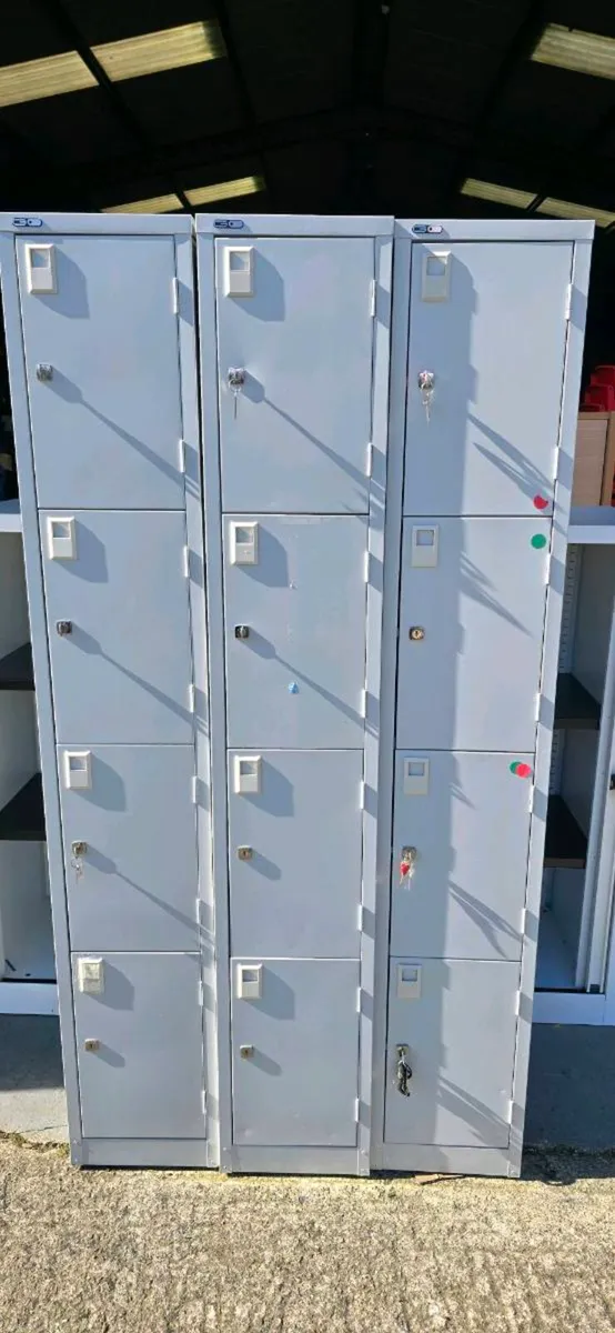 4 door lockers x 3 second-hand - Image 1