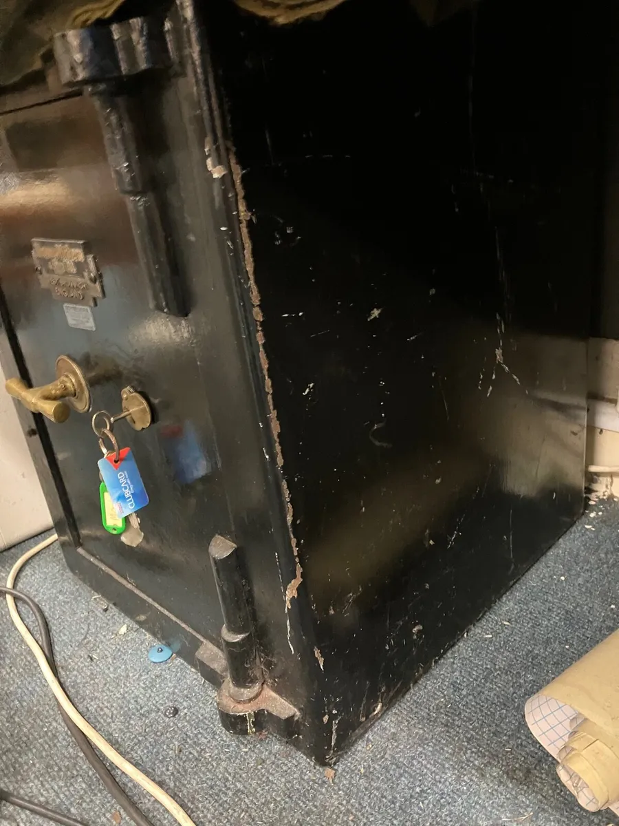 Safe large and small - Image 1