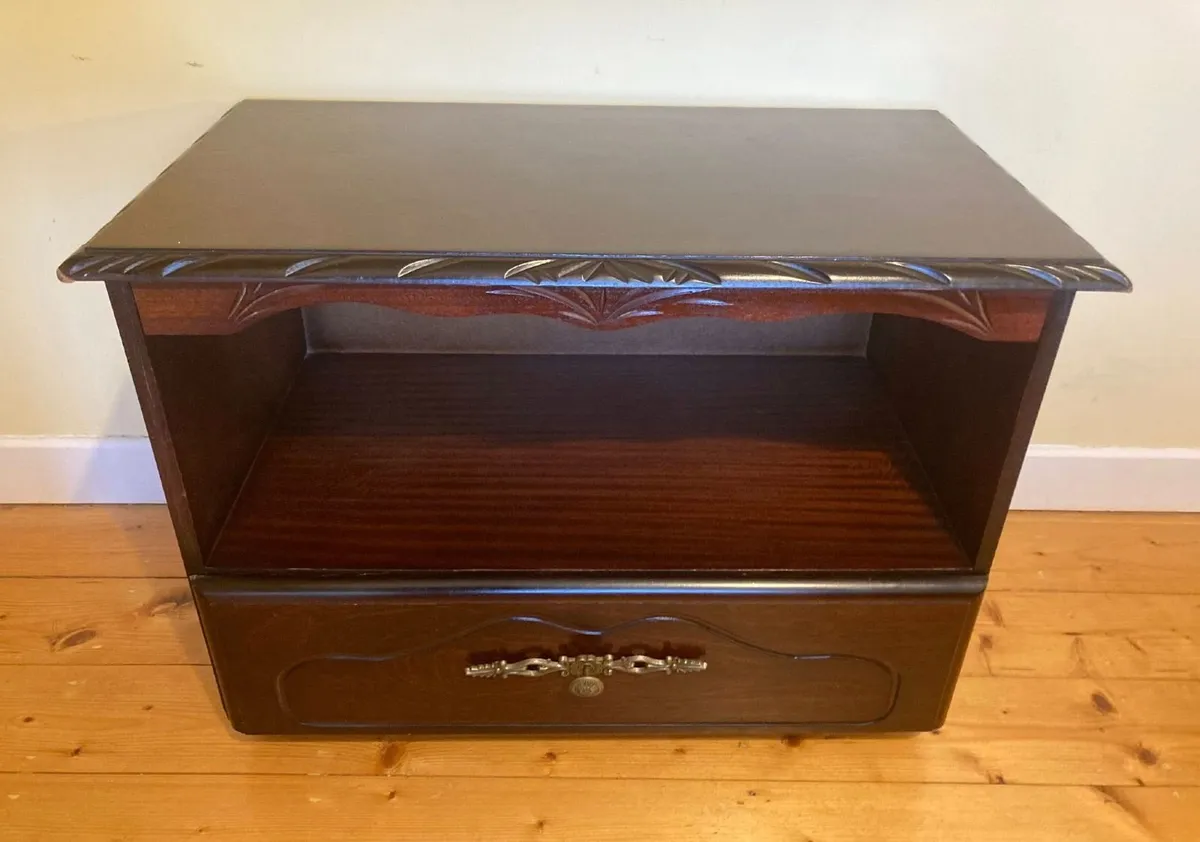 Rossmore Mahogany Low Unit With Shelf - Image 1