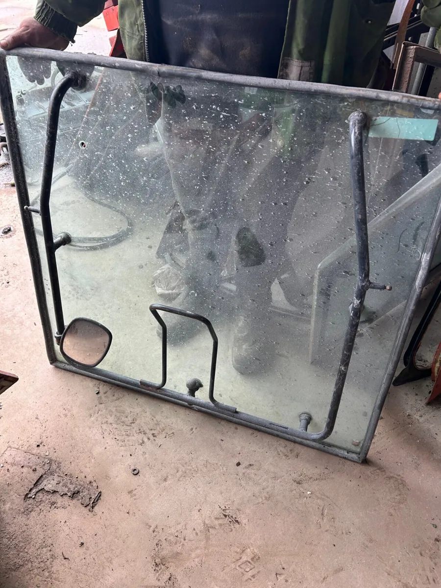 Massey Ferguson 3000 Series Rear Window - Image 1