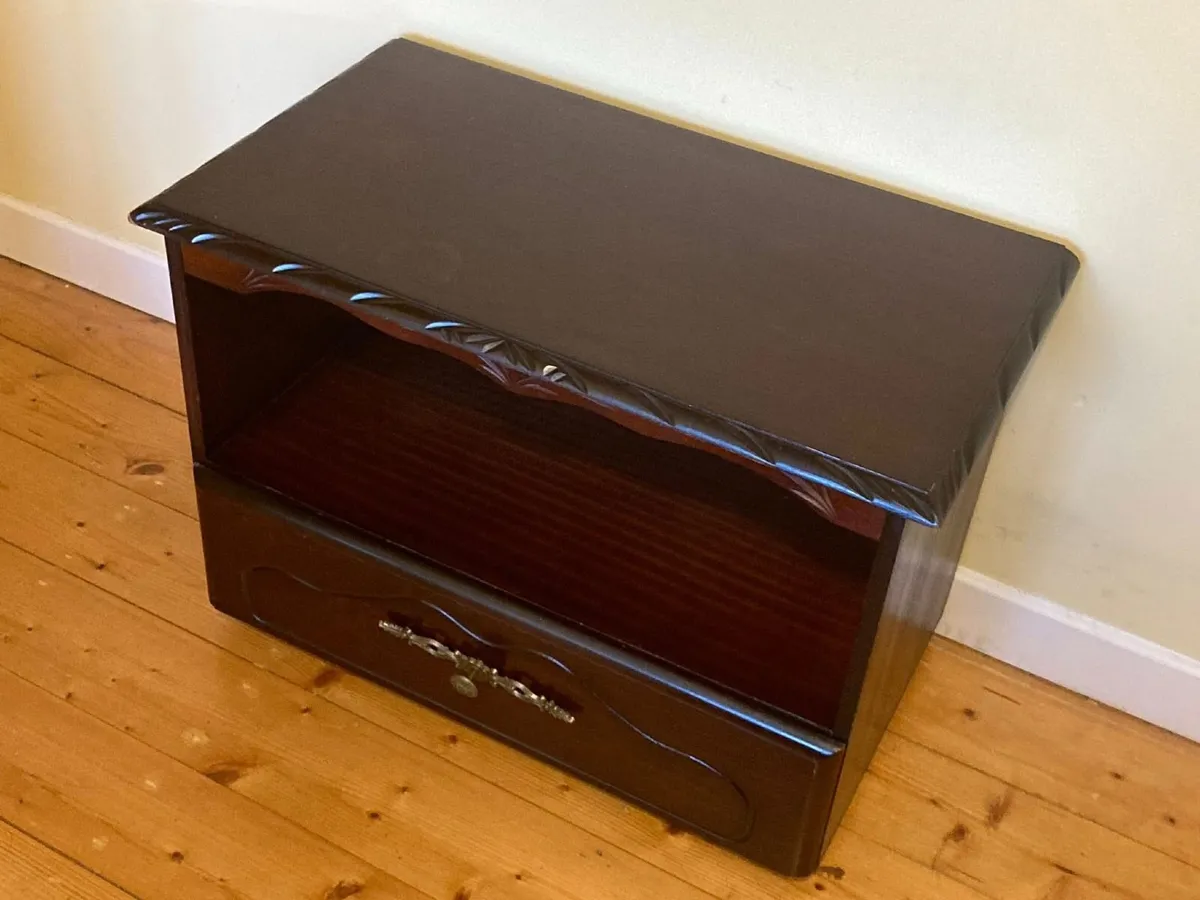Rossmore Mahogany Low Unit With Shelf - Image 2