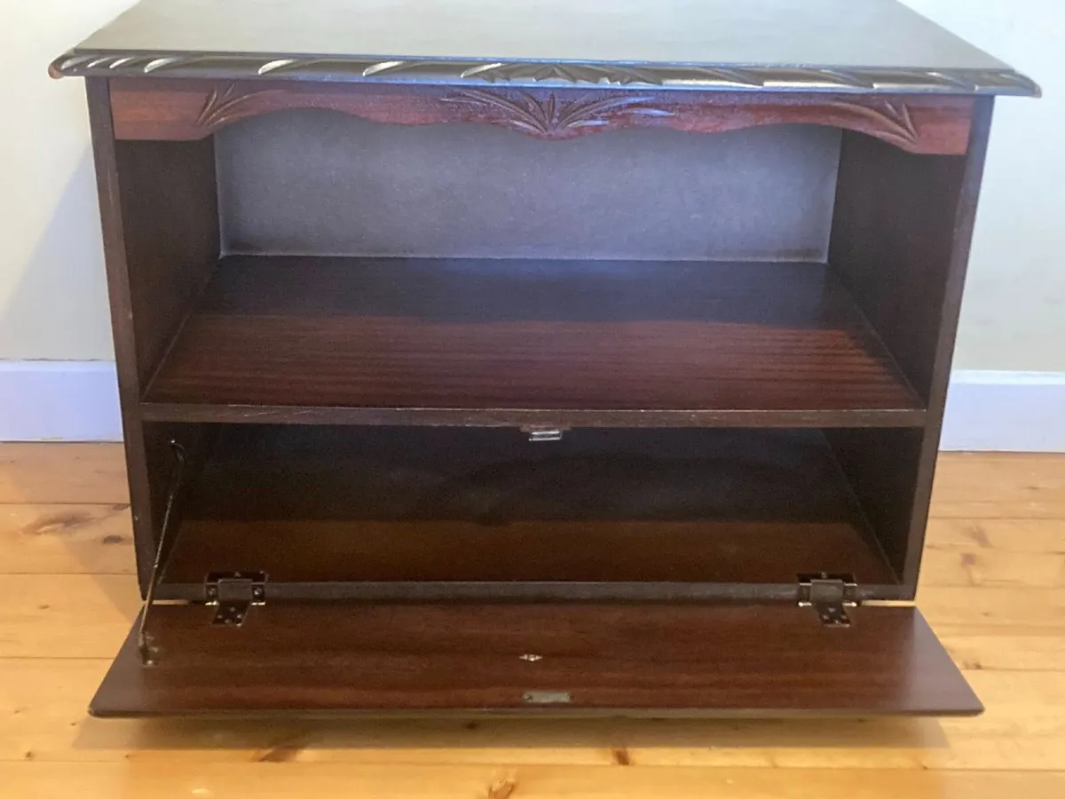 Rossmore Mahogany Low Unit With Shelf - Image 3
