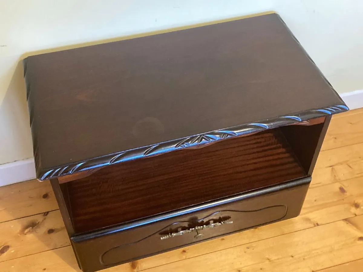 Rossmore Mahogany Low Unit With Shelf - Image 4