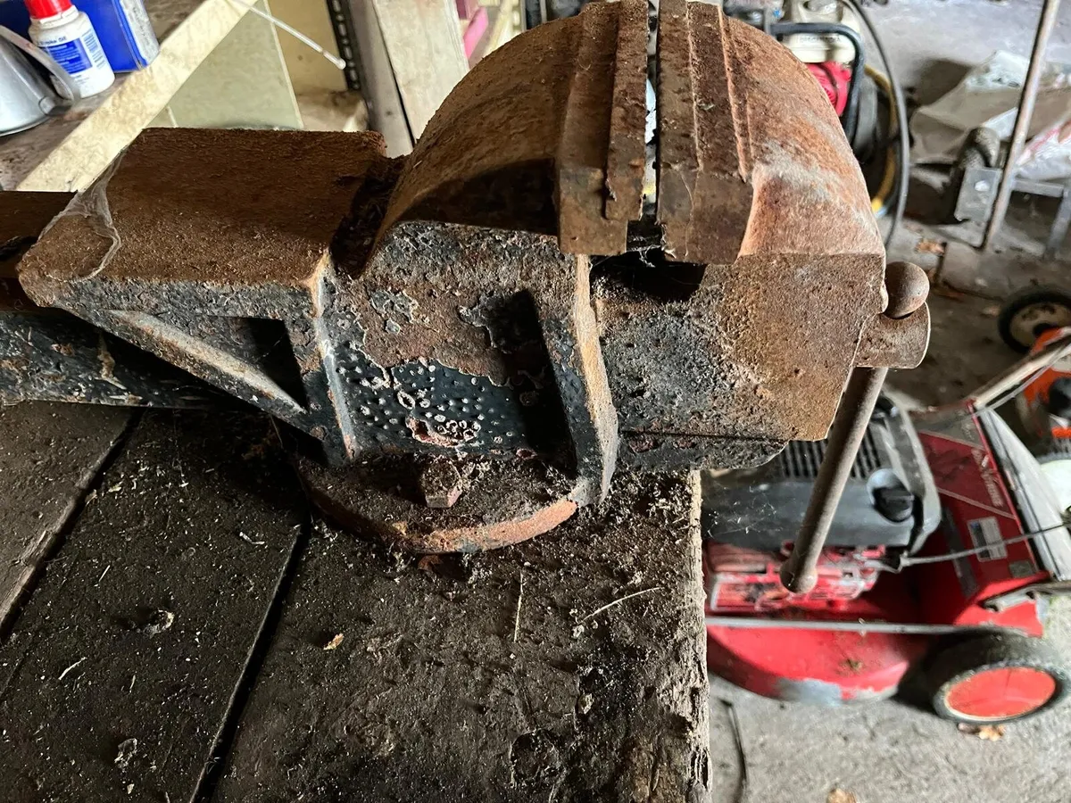 Work Bench with Vice - Image 1