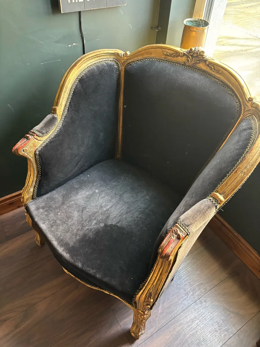 Beautiful chair - Image 3