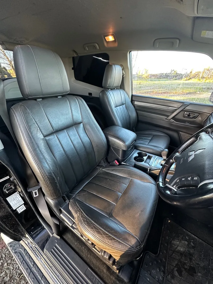 Mitsubishi Pajero 2011 - Image 3