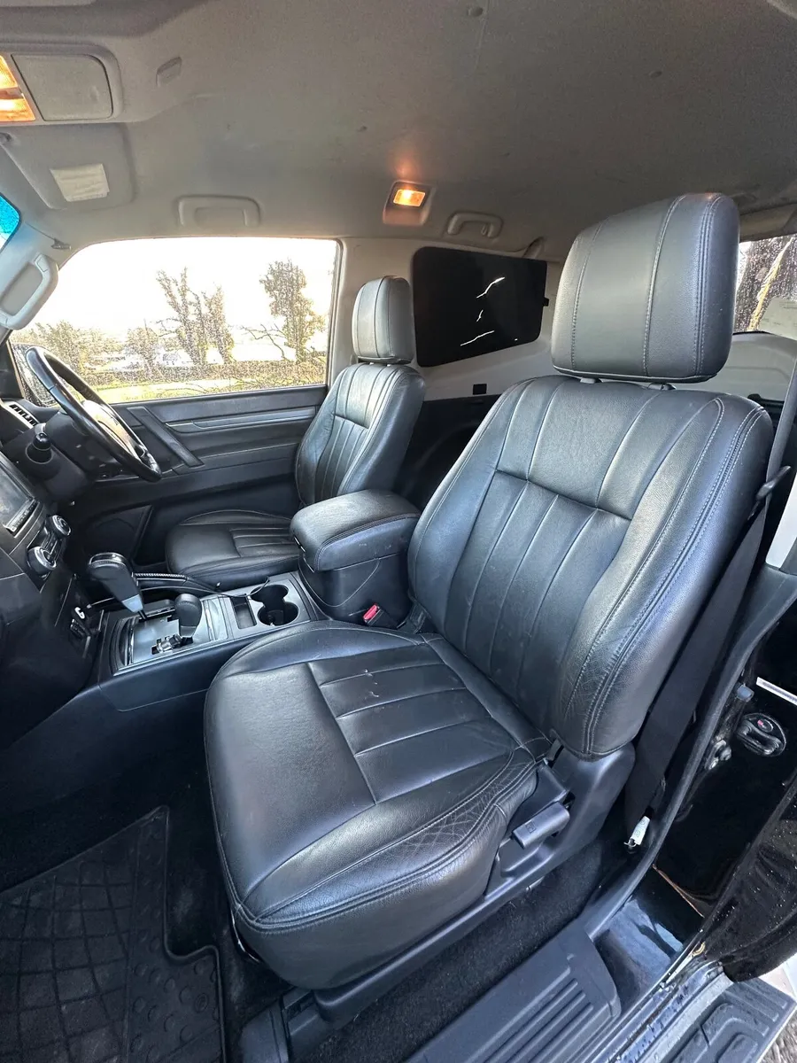 Mitsubishi Pajero 2011 - Image 2