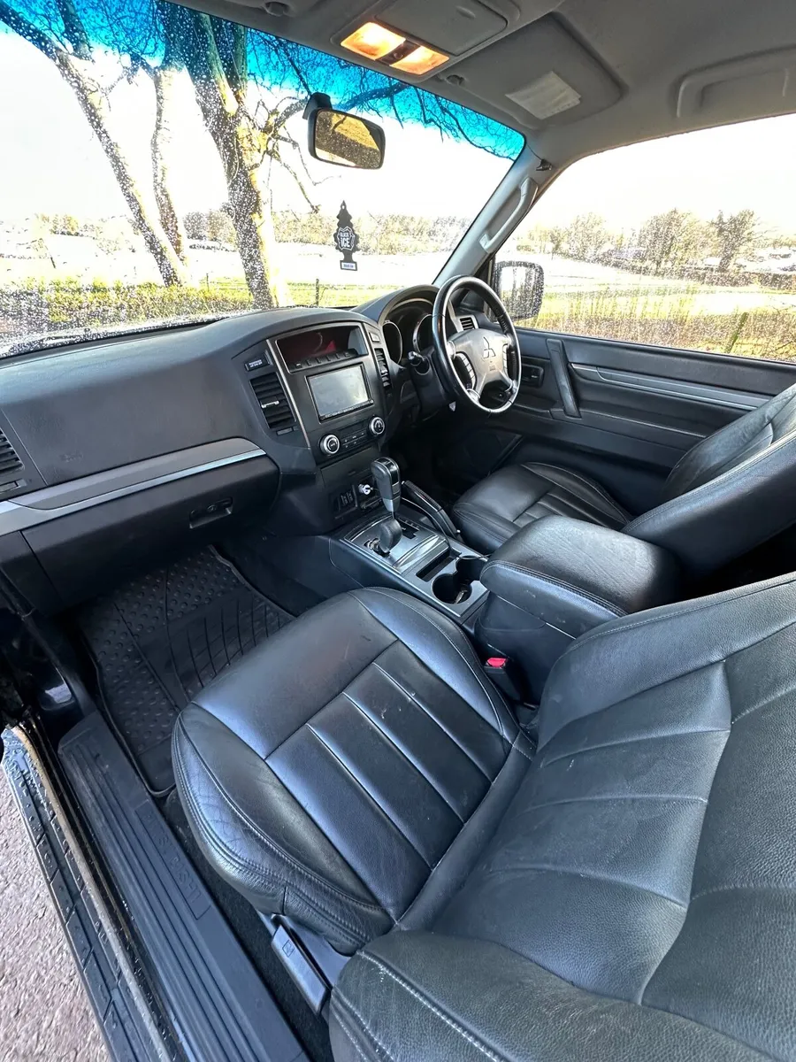 Mitsubishi Pajero 2011 - Image 4