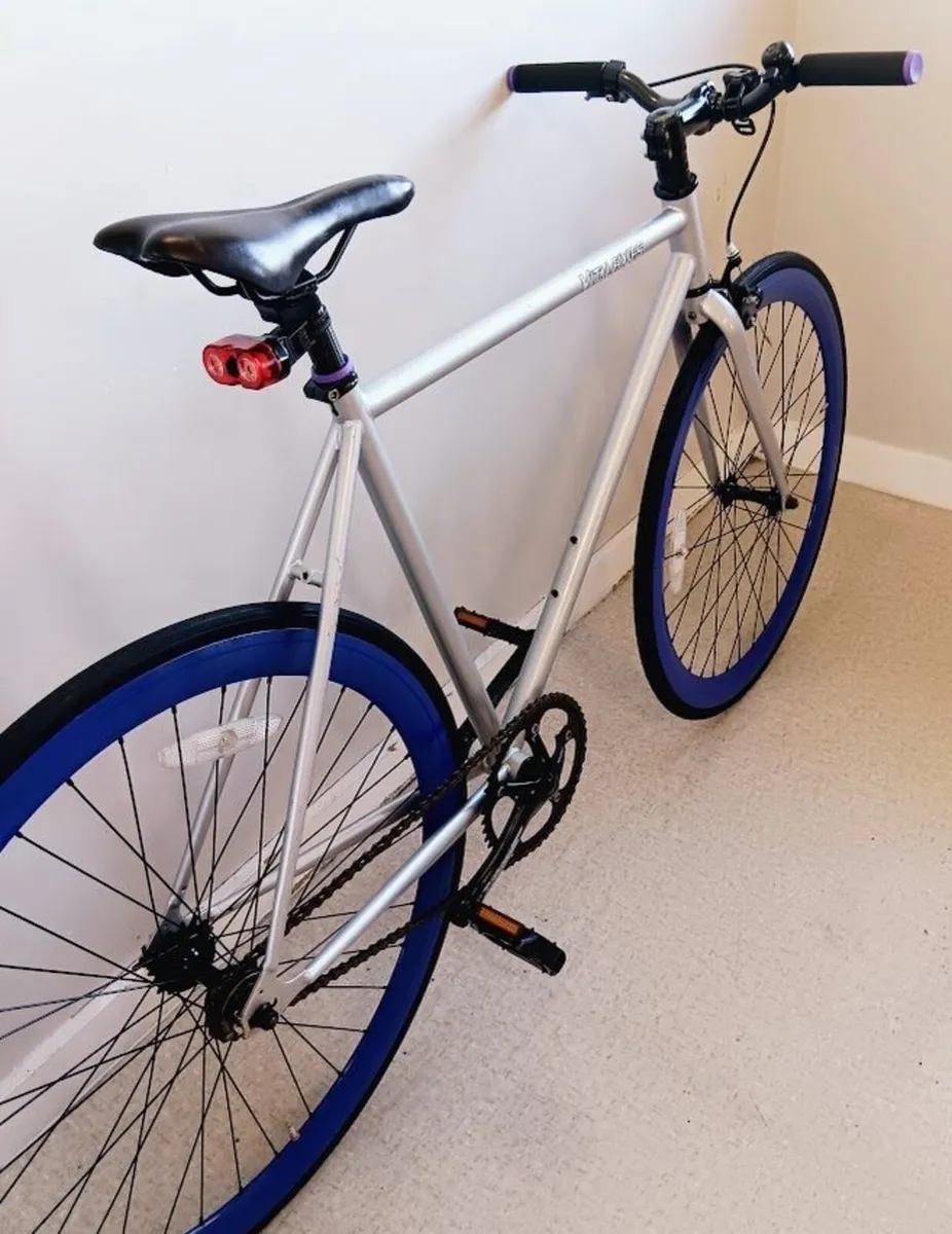 Large vital fixie road bike + lock - Image 4