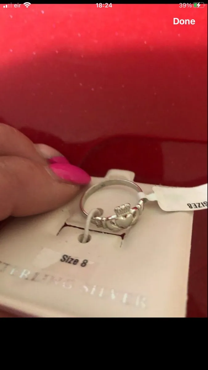 Ladies sliver claddagh ring size 8 €25 - Image 4