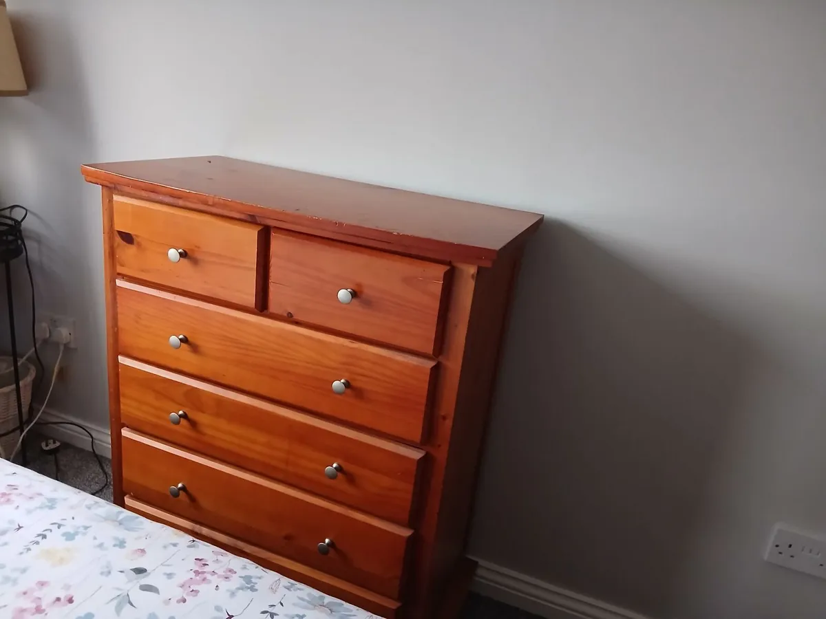 TV TABLE & CHEST OF DRAWERS - Image 1