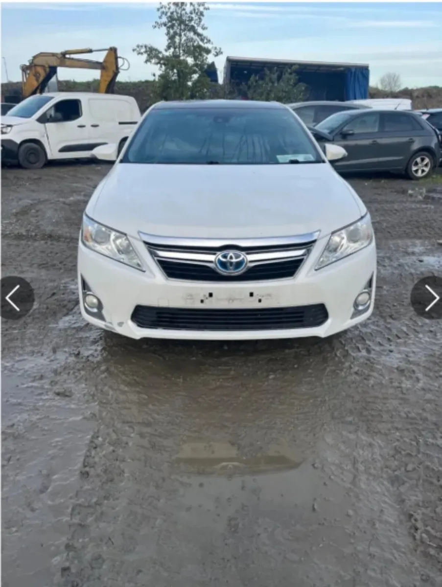 2016 Toyota Camry 2.5 Hybrid - Image 3