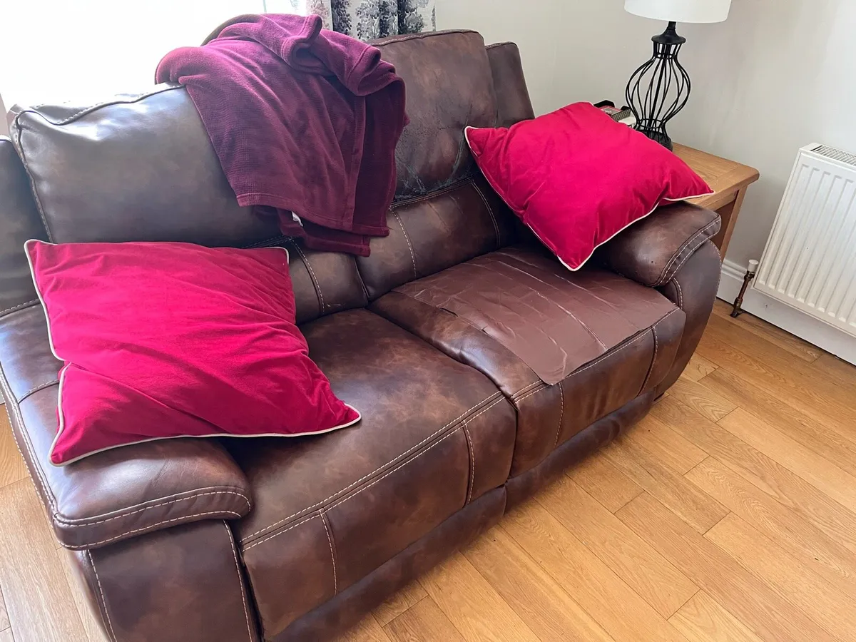 Leather recliner couches - Image 2